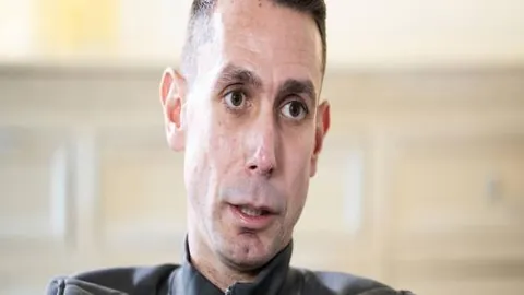 西班牙球星萨拉维亚正式转会至狼队官方公布